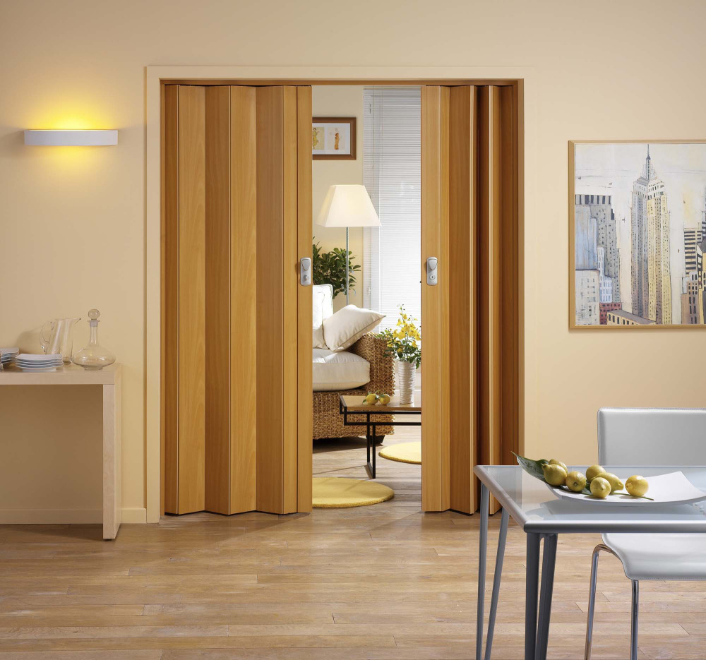 Pinto Folding door for indoor use with PVC glazing Walnut 82