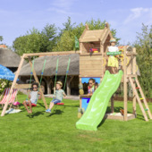 Speeltoestel Jungle Gym Resort met groene glijbaan en dubbele schommel van douglashout